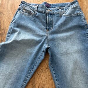 NYDJ Cuffed Hem Jeans – Size 12 💙 Lightwash & Stretchy